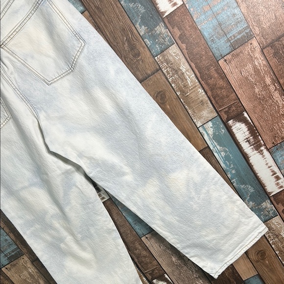 Universal Thread Light Blue bleached Jeans - Picture 13 of 14